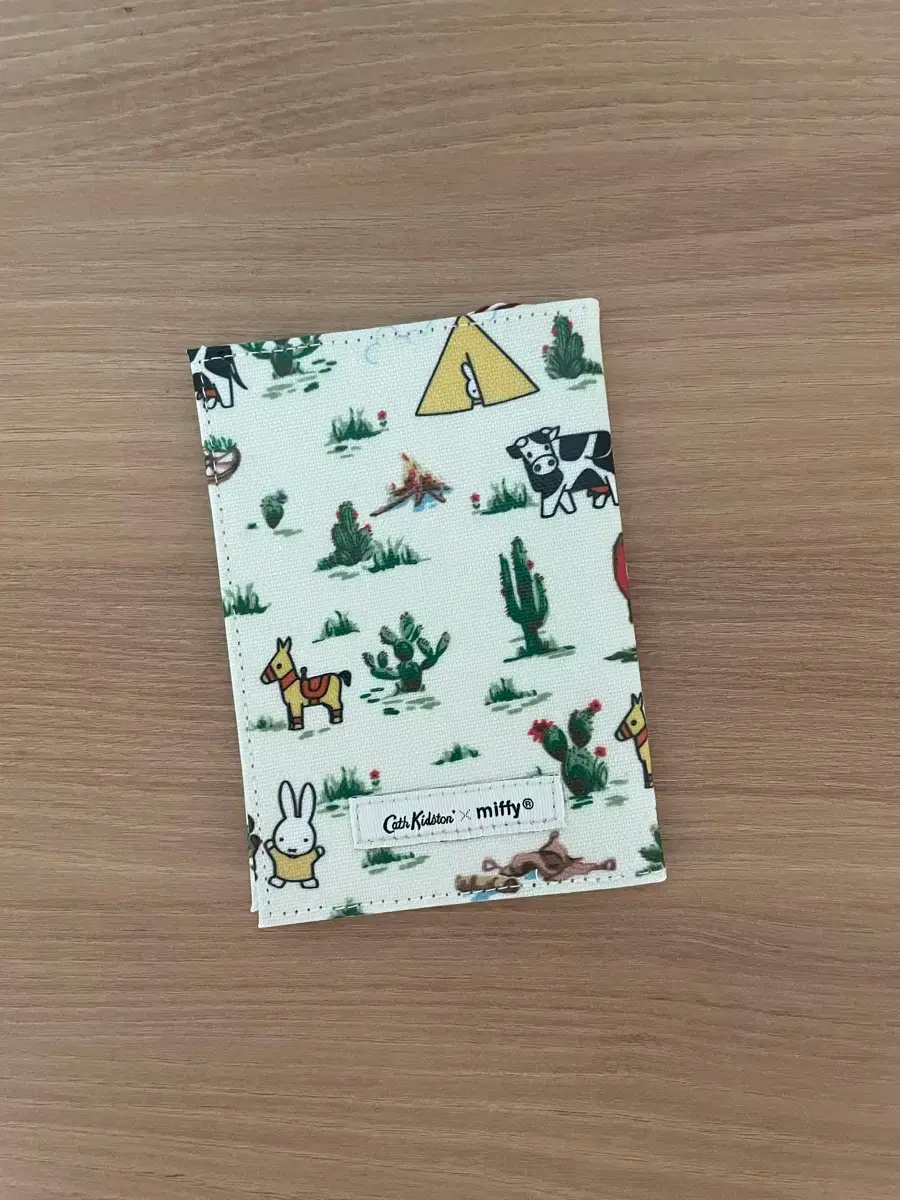 miffy – Cath Kidston ミッフィー パスポートケース キャスキッドソン